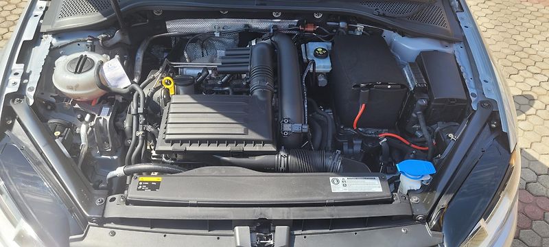 Volkswagen Golf (2016) 1,4TSi 92kW benzín DSG Lounge - fotka 36 z 37