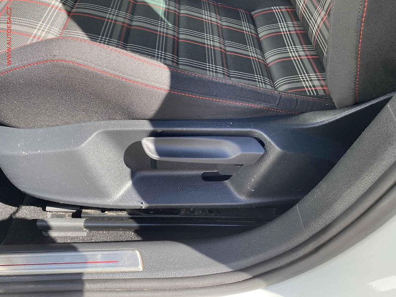 Volkswagen Golf (2019) 2.0 TSi, GTi, DSG, 180kW, - fotka 14 z 19