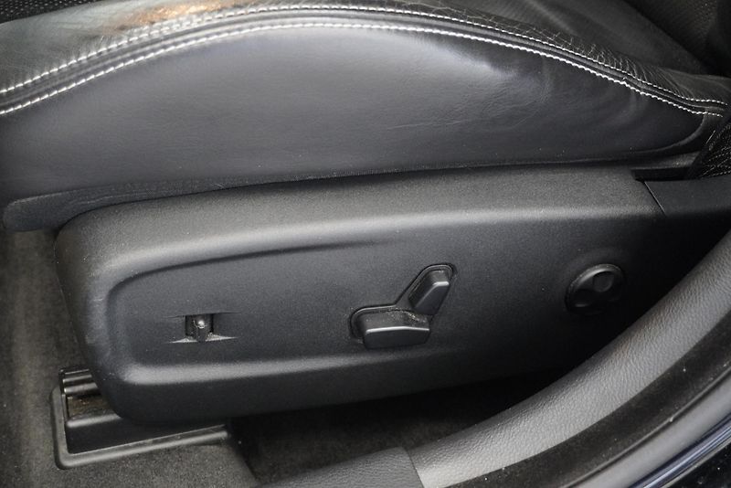Dodge Charger 6.4 HEMI SRT 8 AUTOMAT - fotka 16 z 39