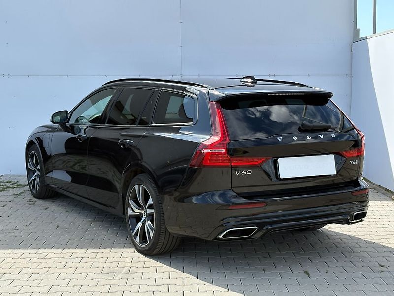 Volvo V60 R-Design T6 TWIN ENGINE AWD 25 - fotka 3 z 27