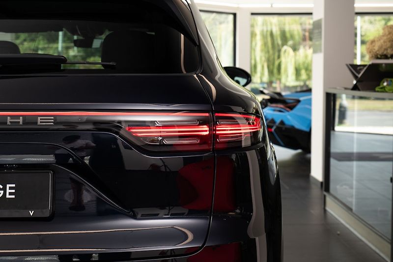 Porsche Cayenne E-Hybrid Platinum Edition/Bose - fotka 28 z 28