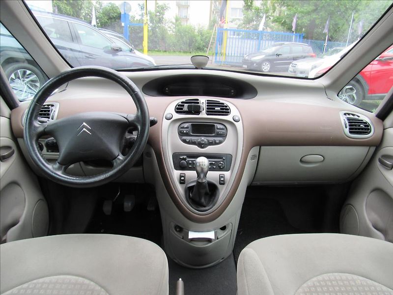 Citroën Xsara Picasso 1,8 85kW - fotka 11 z 24