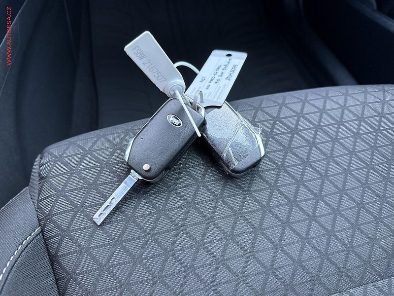 Kia Ceed (2019) 1.6 CRDi, 1.maj,ČR, Exclusive - fotka 18 z 18