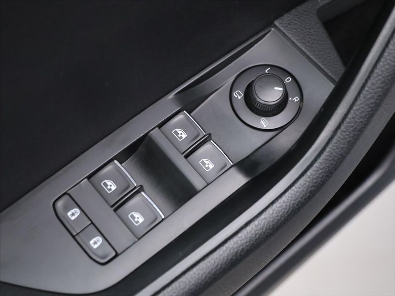 Škoda Superb 2,0 TDI DSG Style - fotka 15 z 36