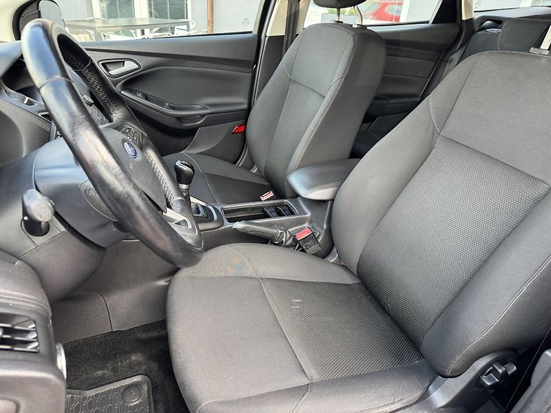 Ford Focus (2017) 1.6 Ti-VCT Digi Klima Tempomat - fotka 25 z 45