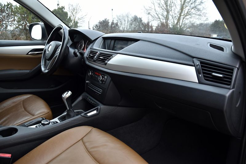 BMW X1 xDrive20d,KŮŽE,NAVI,TEMP,KLIMA - fotka 43 z 50