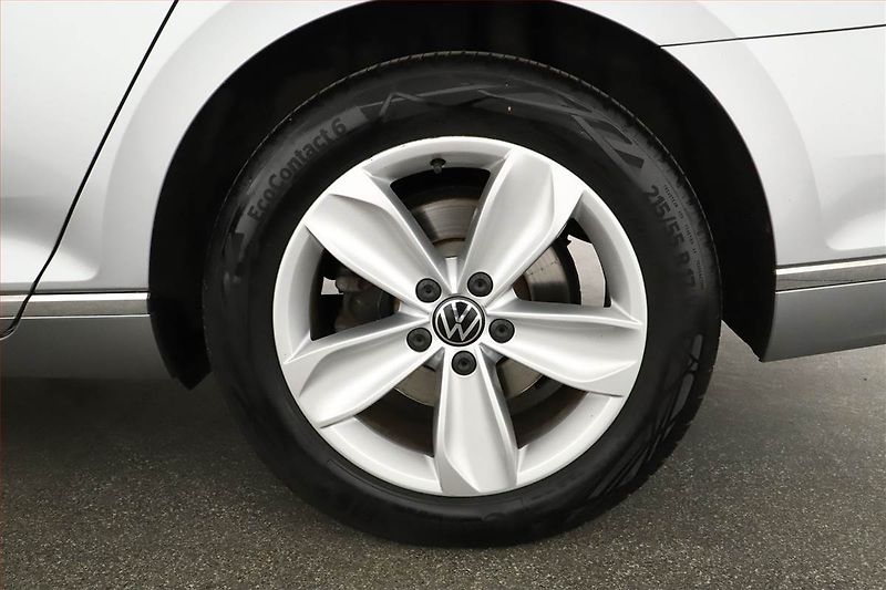 Volkswagen Passat (2023) 2.0 TDI - fotka 19 z 19