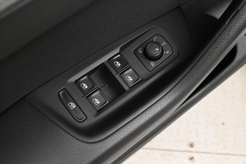 Volkswagen Passat 2,0 TDI 110kW DSG Business Zár - fotka 26 z 31