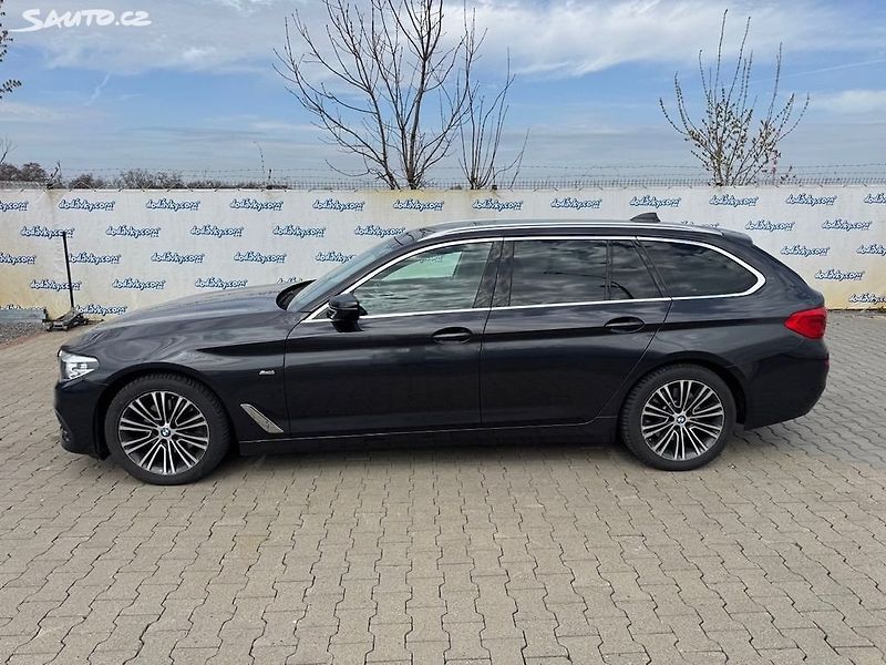 BMW Řada 5 (2017) 520d xdrive Sportline kombi - fotka 2 z 50