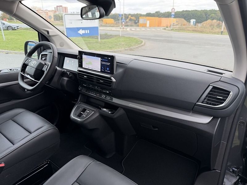 Toyota ProAce Verso L2 2.2D 8AT Family Executive W - fotka 7 z 13