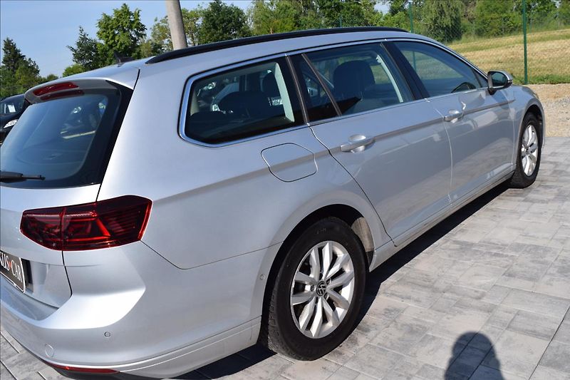 Volkswagen Passat 2,0 TDI 110KW LED MATRIX DSG - fotka 5 z 49