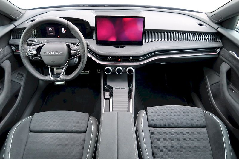 Škoda Superb (2025) Combi SportLine 1,5TSi/150kW D - fotka 10 z 32