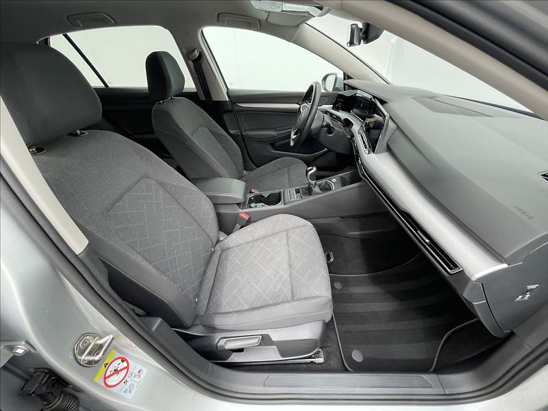 Volkswagen Golf 1,0 TSI Life Kamera KESSY - fotka 17 z 22