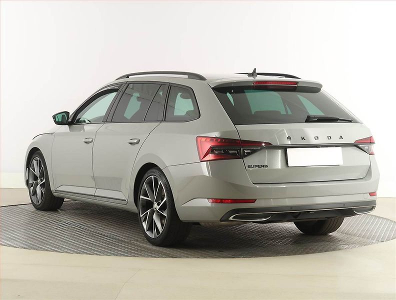 Škoda Superb (2023) Sportline 1.5 TSI, digi klima - fotka 4 z 31