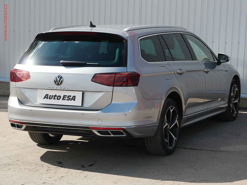 Volkswagen Passat (2021) 2.0 TDi, R-Line, DSG, TZ, - fotka 4 z 27