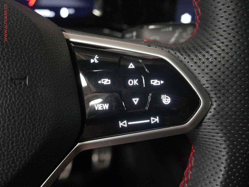 Volkswagen Golf (2021) 2.0 TSi, DSG, LED, kamera - fotka 16 z 24