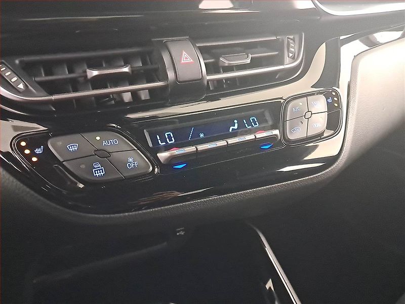 Toyota C-HR (2022) 1.8 Hybrid - fotka 16 z 21