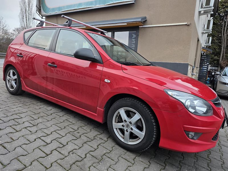 Hyundai i30 1.4-NÍZKÉ KM-TAŽNÉ-ALU - fotka 4 z 15