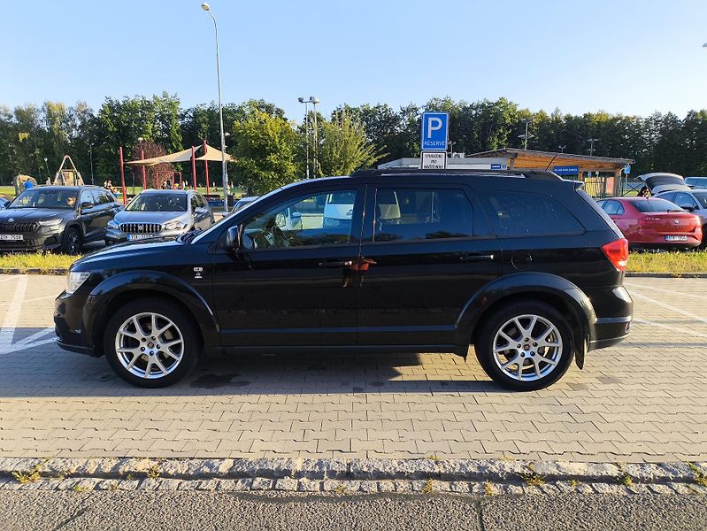 Fiat Freemont (2014) 2.0 JTD, 7-míst, nová STK - fotka 2 z 24