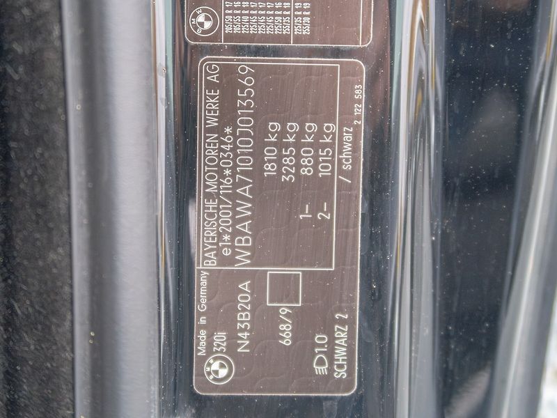 BMW Řada 3 (2009) 320I 125KW man – PĚKNÝ - fotka 39 z 42