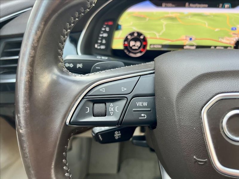 Audi Q7 3,0 TDi  MATRIX  VZDUCH  200kW - fotka 32 z 54