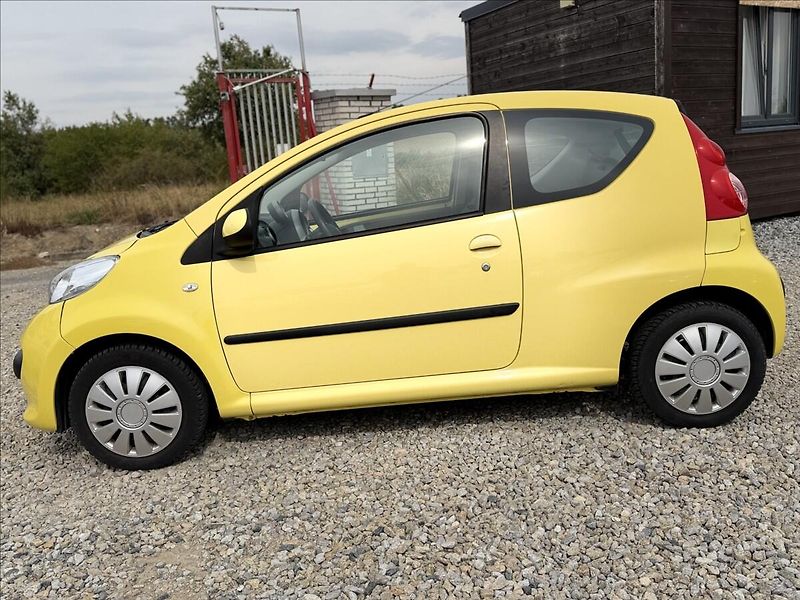Peugeot 107 1,0 i 77tKm KLIMA SERVO - fotka 8 z 19