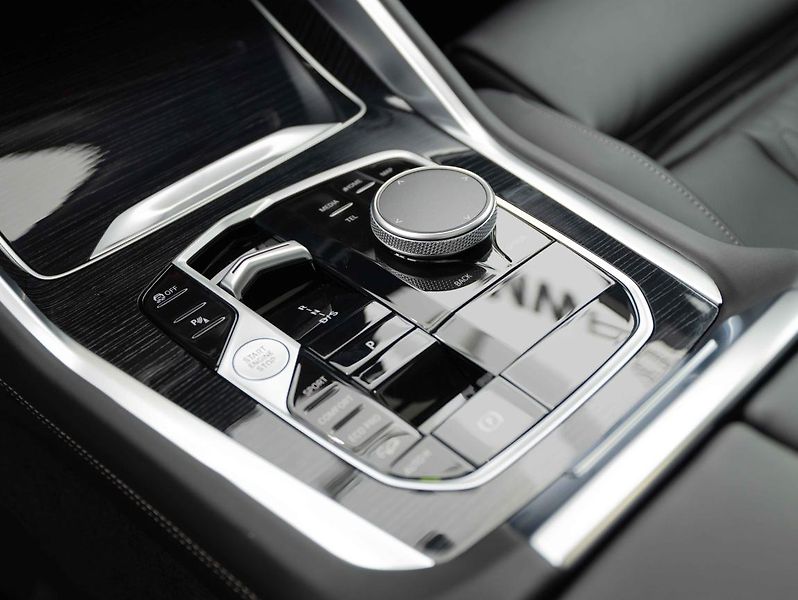 BMW X6 M60i - fotka 17 z 23