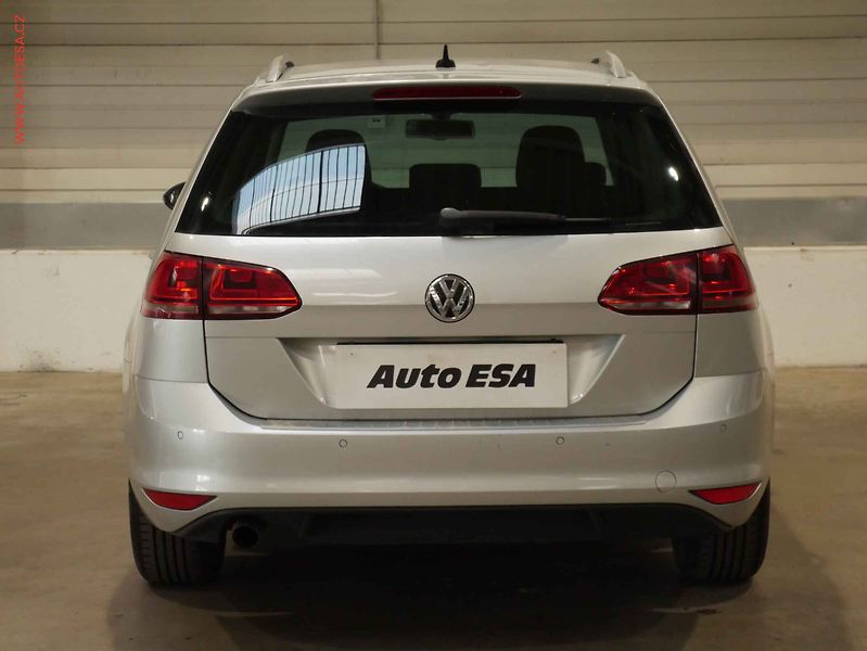 Volkswagen Golf (2015) 1.6TDI, ČR, navi, autoAC - fotka 5 z 19