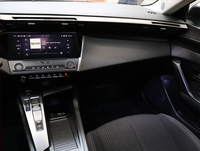 Peugeot 308 (2024) 1.2 PureTech - fotka 8 z 19
