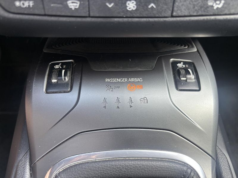 Toyota Avensis (2015) 1.8VVTi, 108kW, REZERVACE - fotka 15 z 17