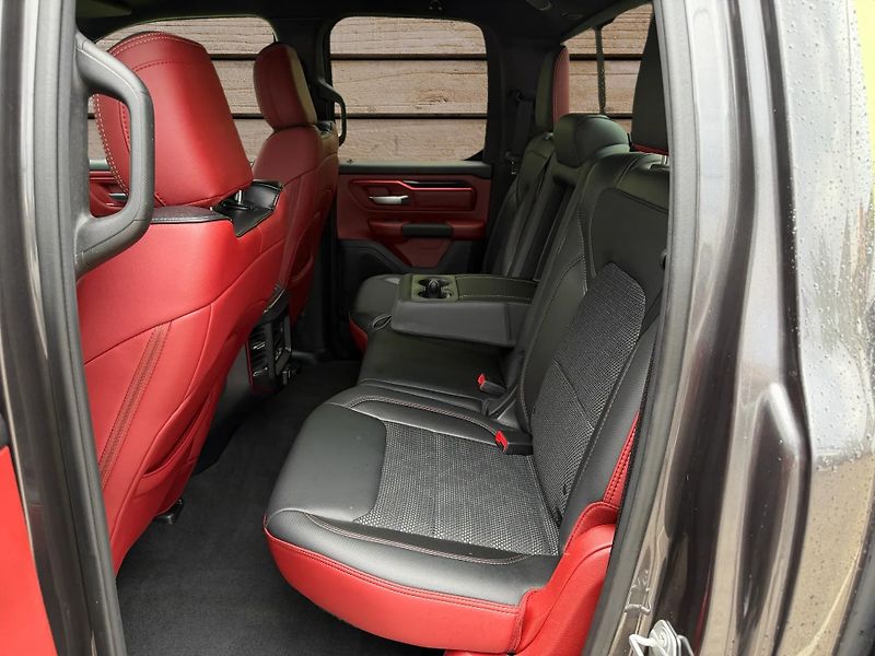 Dodge RAM (2019) +HEMI+REBEL+FUEL+LIFT+ - fotka 11 z 20