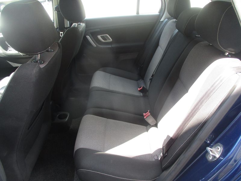 Škoda Fabia 1.4i 16V KLIMA vyhř.sed. - fotka 11 z 30