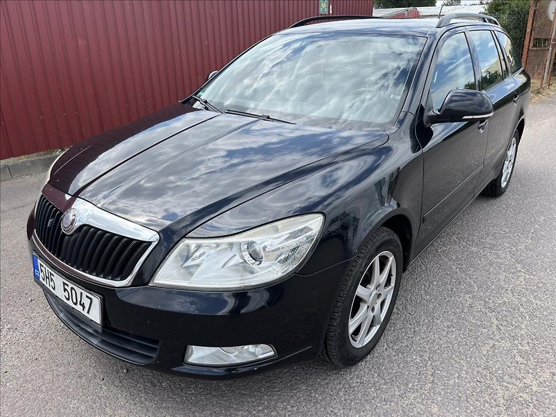 Škoda Octavia 1,6 MPi KLIMA ROZVODY PNEU - fotka 1 z 36