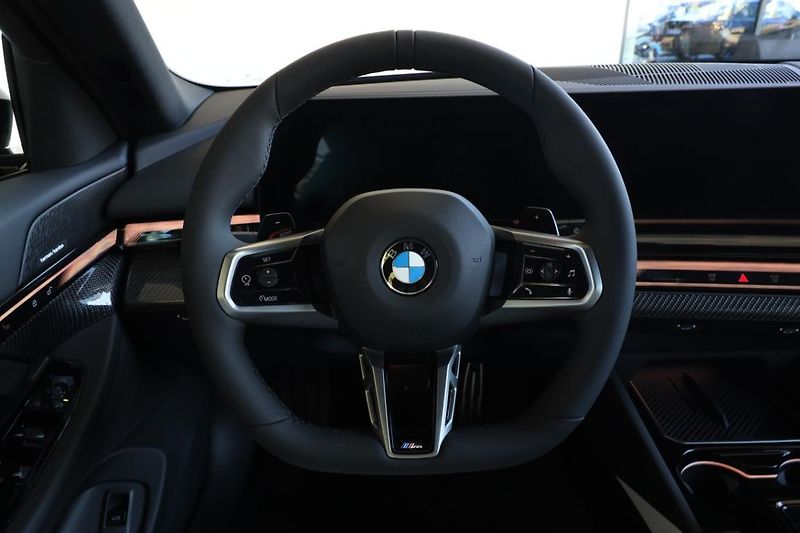 BMW Řada 5 540d xDrive Touring - fotka 10 z 18