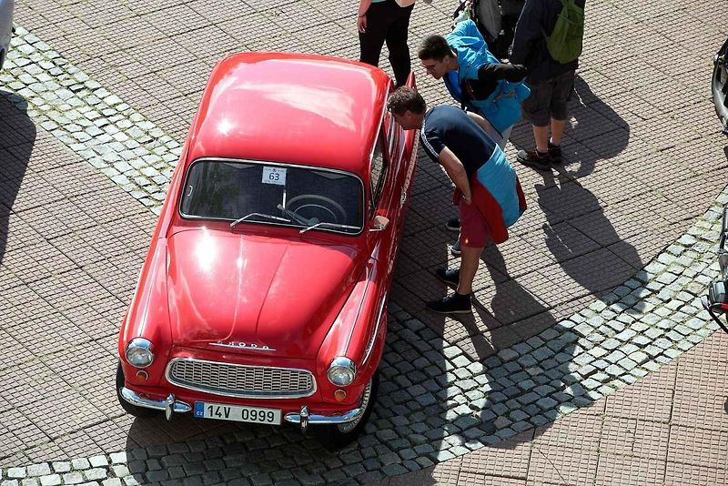 Již 8. ročník tradičního zlínského setkání všech majitelů vozů značky Škoda vyrobených do roku 1994. Náměstí Míru ve Zlíně.
