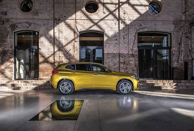 BMW X2.