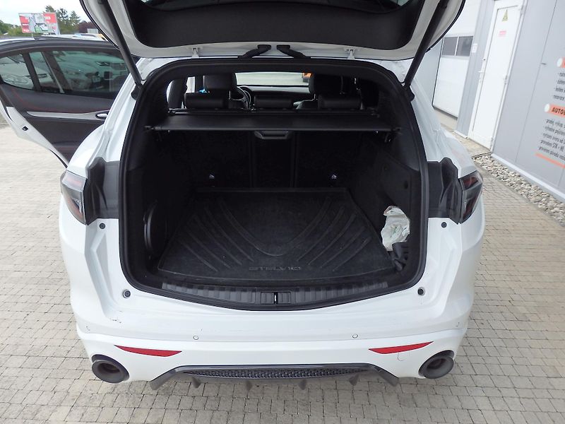 Alfa Romeo Stelvio 2.0 TURBO Q4 ZÁLOHOVÁNO - fotka 8 z 20