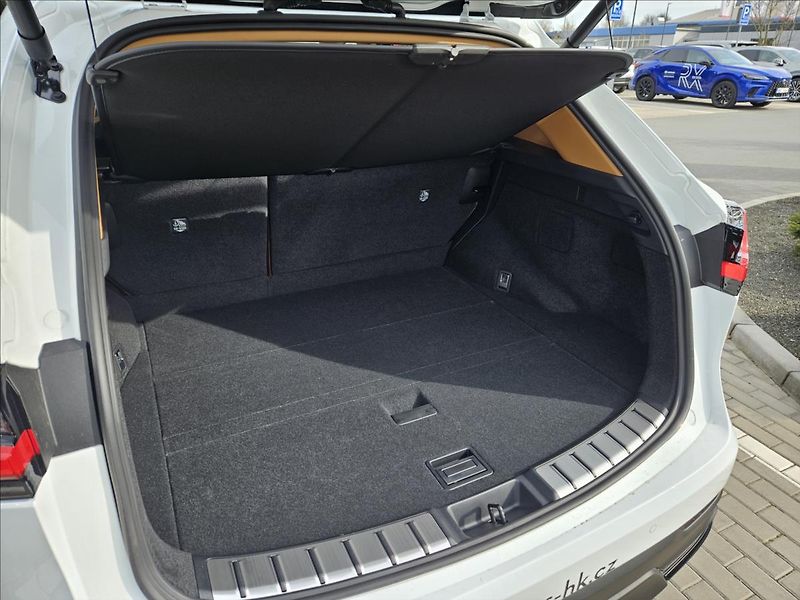 Lexus NX 350h 2,5 Executive - fotka 8 z 8