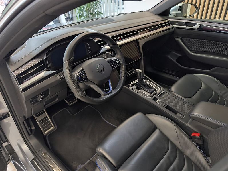 Volkswagen Arteon Shooting Brake 2.0 TSI R 235KW Shooting Brake - fotka 15 z 34