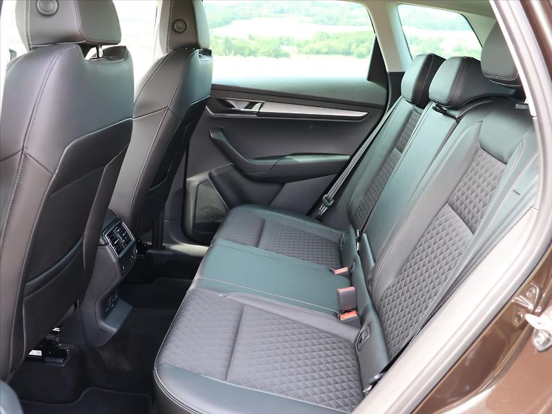 Škoda Karoq 2,0 TDI 110kW 4x4 DSG Style+ C - fotka 15 z 37