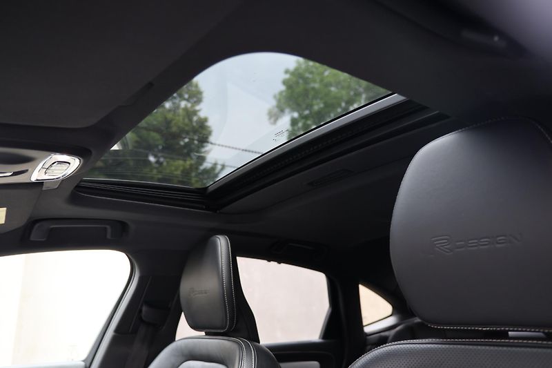 Volvo S90 (2018) T8 R-Design - fotka 20 z 26