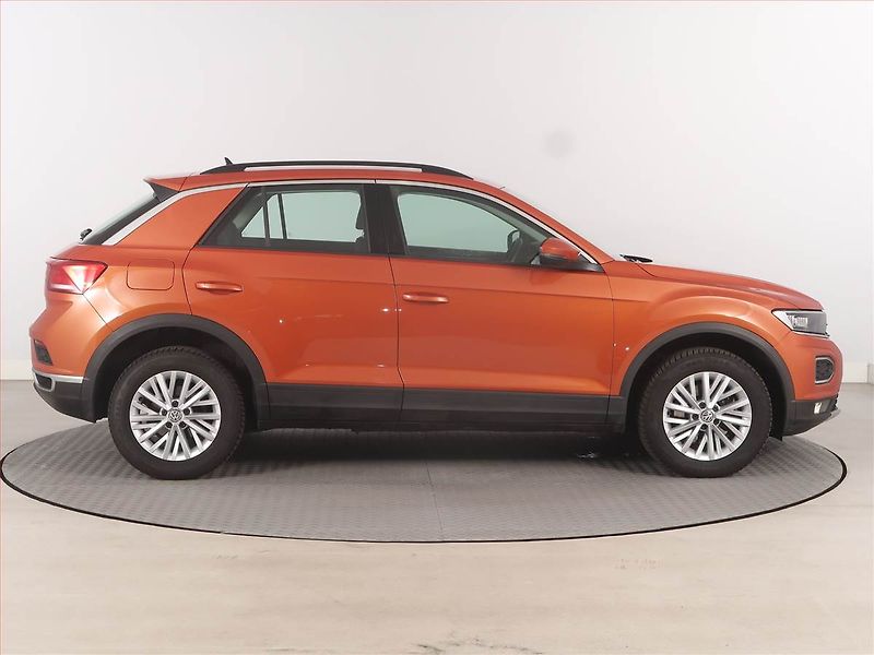 Volkswagen T-Roc (2020) 2.0 TDI 4Motion - fotka 6 z 15