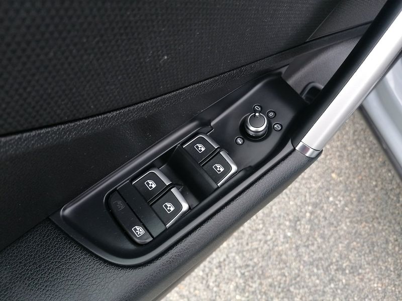 Audi Q2 (2021) 1.5 35 TFSi S-Tronic S-Line - fotka 23 z 28