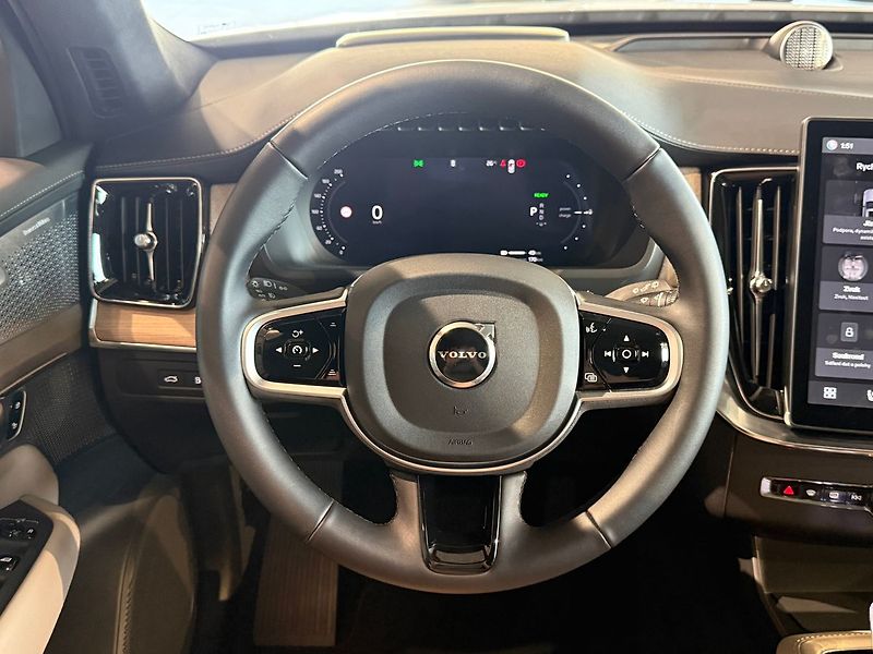 Volvo XC90 T8 Ultra Dark, Bowers, Tažné - fotka 22 z 41
