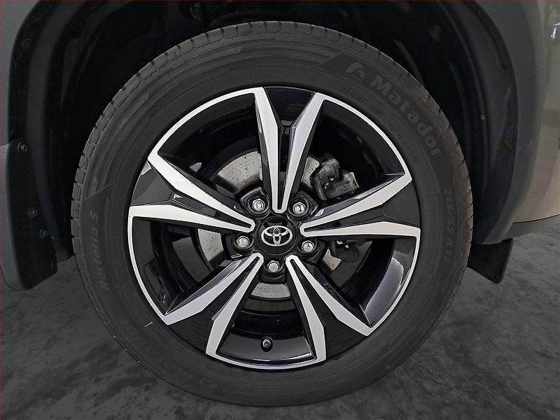 Toyota Yaris Cross (2023) 1.5 VVT-iE E-Four - fotka 15 z 18