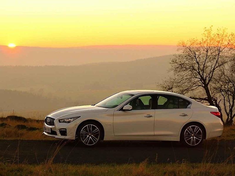 Infiniti Q50S Hybrid AWD.
