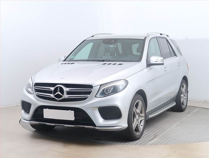 Mercedes-Benz GLE (2016) 500, 4X4, Automat, Kůže - fotka 2 z 16