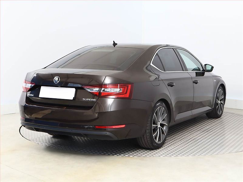 Škoda Superb (2016) Laurin&Klement 2.0 TDI, Kůže - fotka 5 z 21
