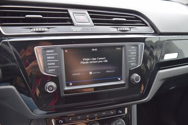 Volkswagen Touran (2017) 2.0TDI 110kw 7MÍST TAŽNÉ NAVI - fotka 27 z 50