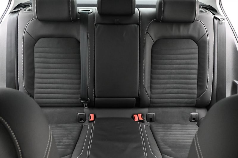 Volkswagen Passat 1,4 TSI GTE 160 kW DSG Highlin - fotka 29 z 32